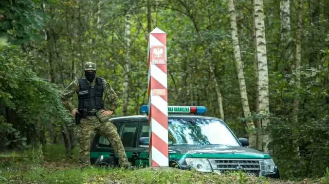 "Niezidentyfikowane, uzbrojone osoby" wtargnęły do Polski. "Jesteśmy testowani przez reżim"