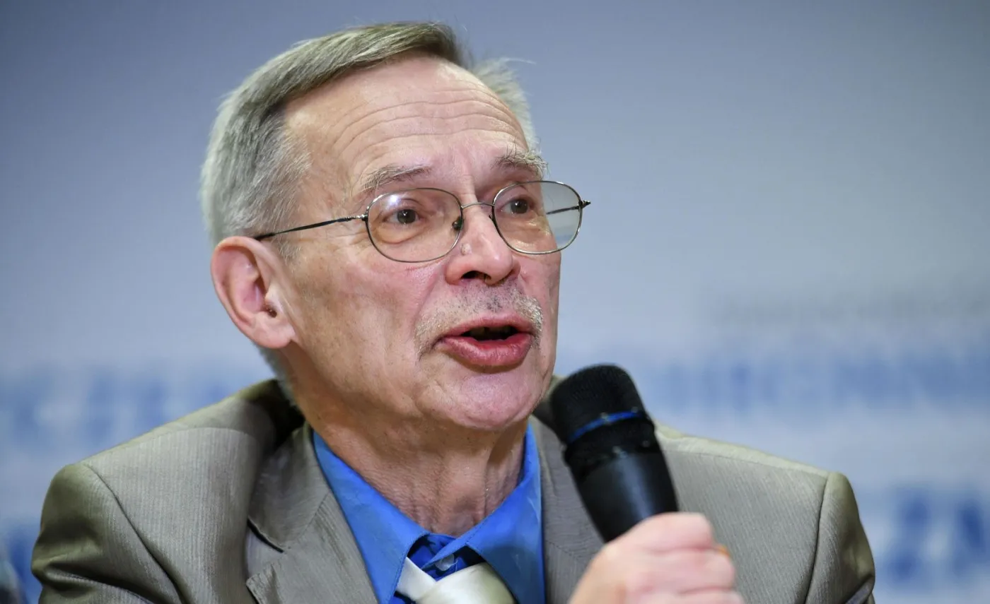 Prof. Gut: W Polsce czwarta fala będzie miała charakter pełzający