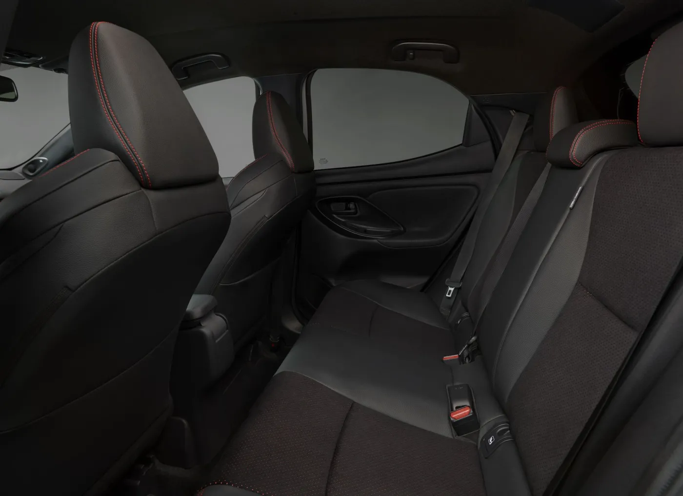 toyota-yaris-gr-sport-37327514.jpg