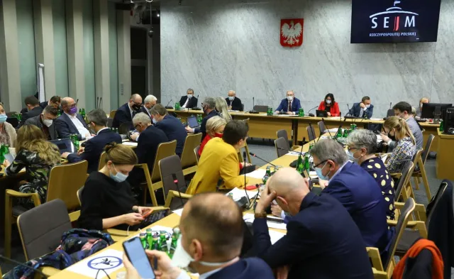 Uprawnienia covidowe dla pracodawców. "Minister zdrowia zrzuca odpowiedzialność"