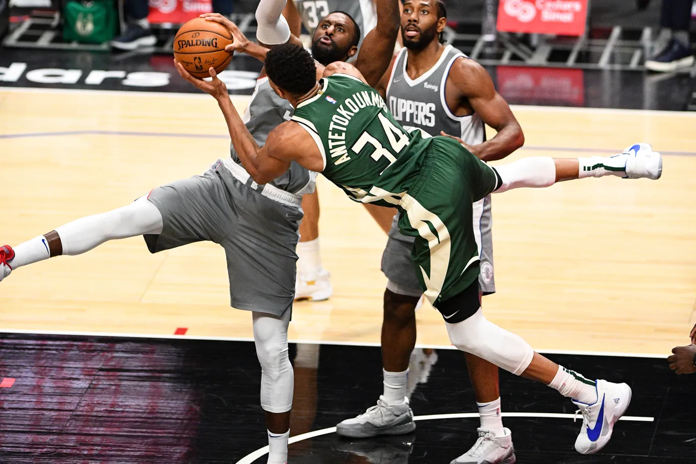 Liga NBA. Antetokounmpo z trzecim triple-double w sezonie