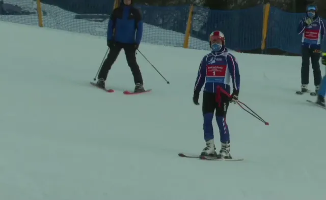 Prezydent Duda wśród uczestników charytatywnych zawodów narciarskich w Zakopanem. Zachwalał szczepionki