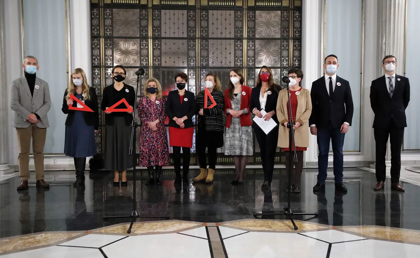 Protesty przeciwko "lex Czarnek". Opozycja: Nie dla powrotu szkoły do czasów PRL