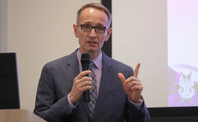 Omikron nie taki straszny? Prof. Gielerak: Realizuje się pozytywny scenariusz