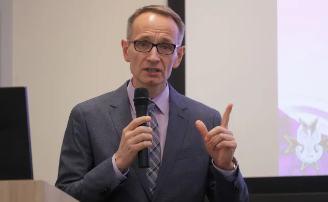 Prof. Gielerak: Wygaszanie pandemii w najbliższych tygodniach [ROZMOWA]