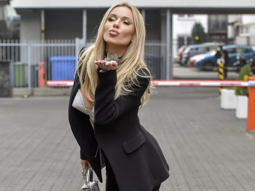 Doda uczciła swoje 38 urodziny... oryginalną prezentacją biustu. FOTO