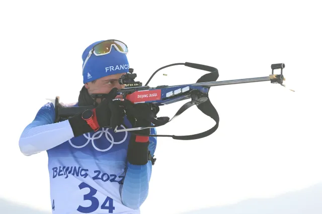 Fillon Maillet triumfatorem biegu na 20 km. Odległa pozycja Guzika