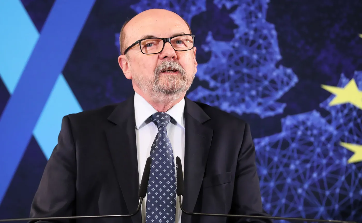 Europejska lewica chce obalić rządy Polski i Węgier? Rewelacje prof. Legutki