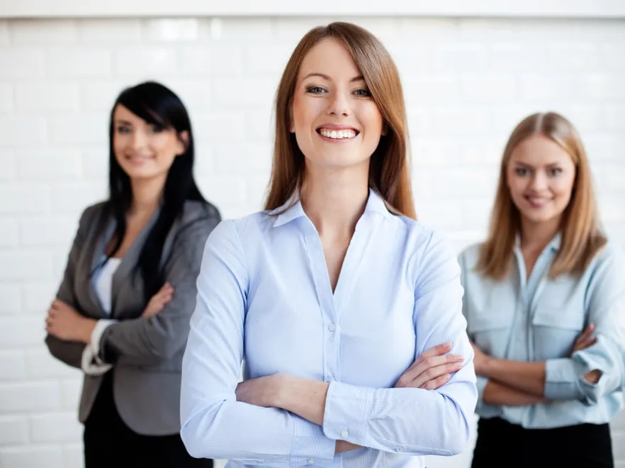 Kobiety mają coraz większy apetyt na karierę. Nowy raport pokazał, co najbardziej je ogranicza...