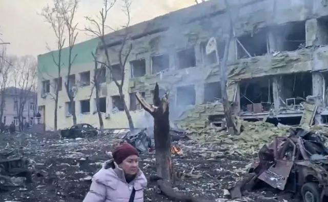 Skandaliczny wpis ambasady Rosji. Ranna po ataku na szpital ma według nich "realistyczny makijaż”