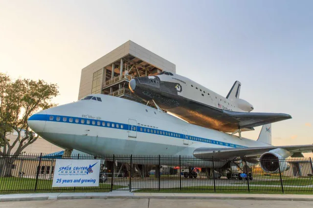 Próbka 73001. Astronauci przywieźli ją z Księżyca, została otwarta po 50 latach