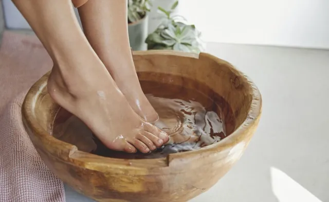Pielęgnacja i relaks stóp - jak zrobić to dobrze?