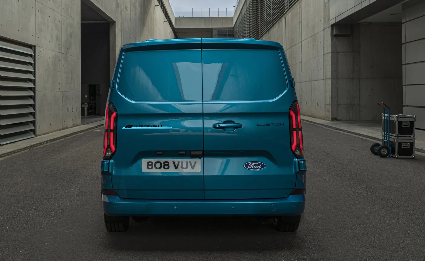 ford-etransit-custom-37451487.jpg