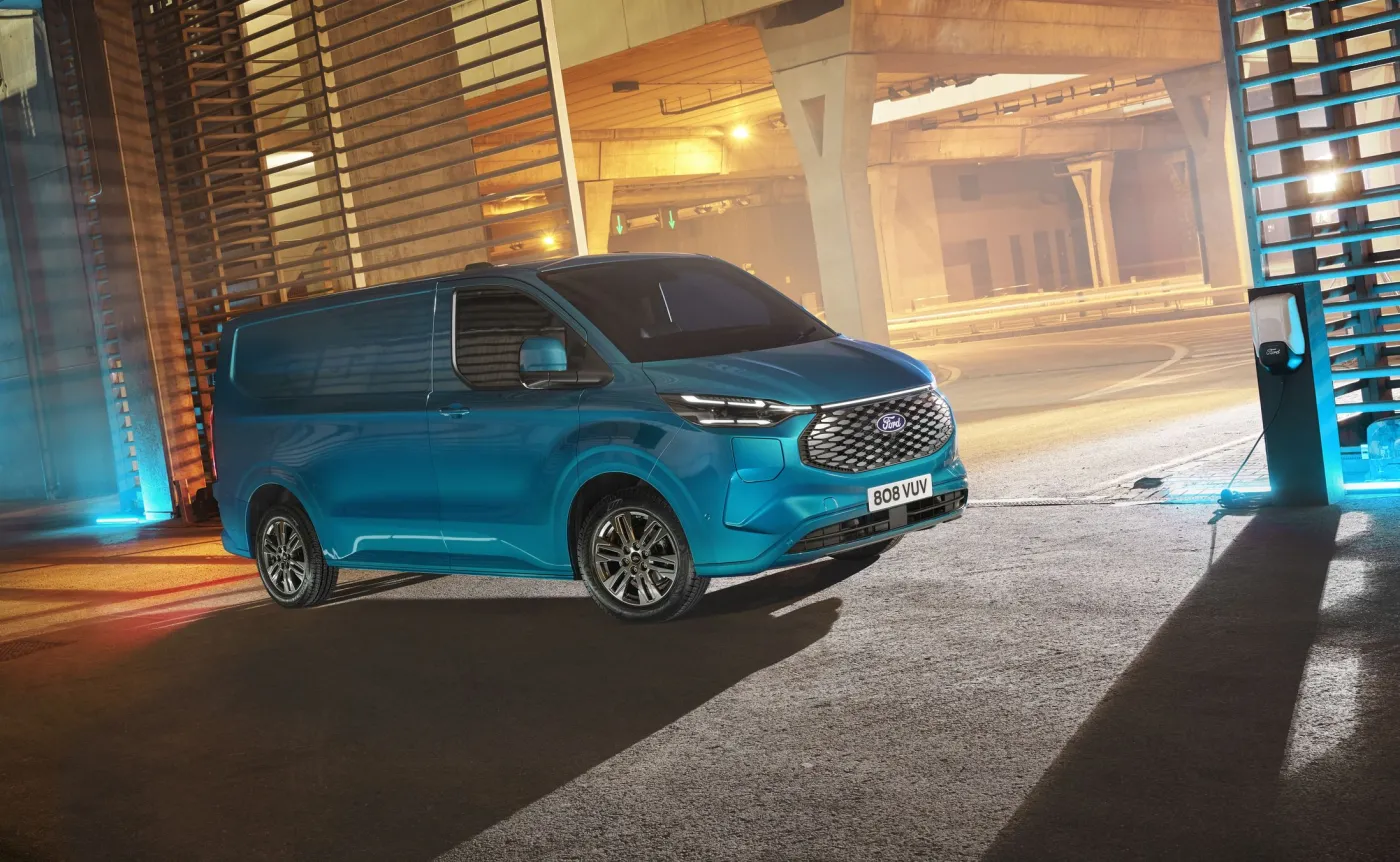 ford-etransit-custom-37451482.jpg