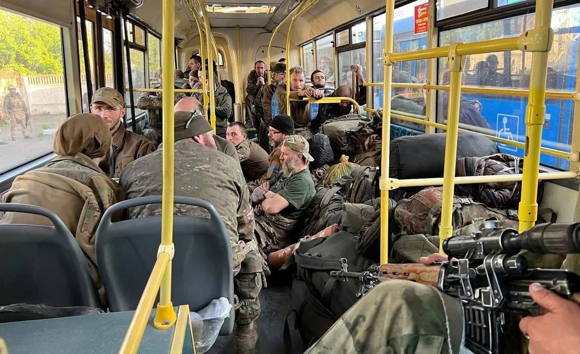 Żołnierze z Azowstalu