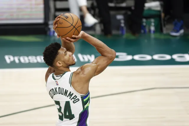 NBA. Druga wygrana Bucks z Celtics. Show Giannisa Antetokounmpo