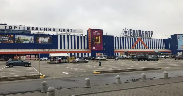 Rosjanie weszli do centrów handlowych. Pracownicy dostali propozycję