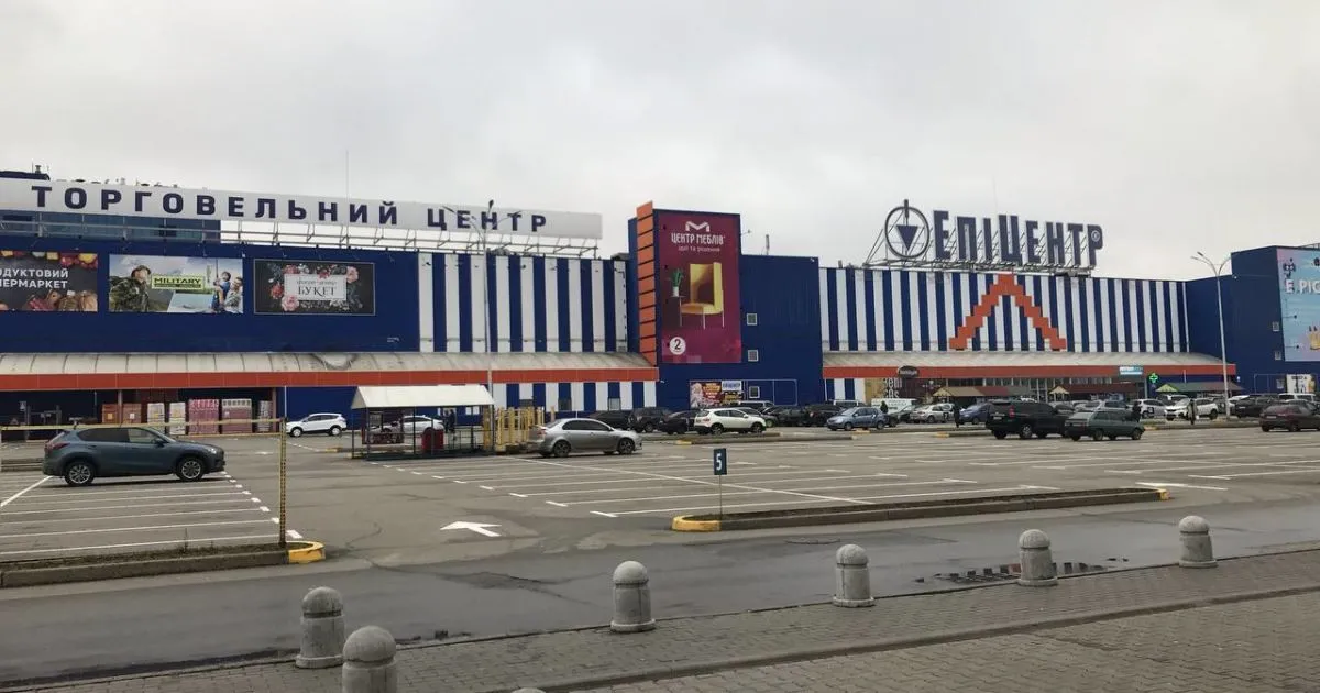 Rosjanie weszli do centrów handlowych. Pracownicy dostali propozycję