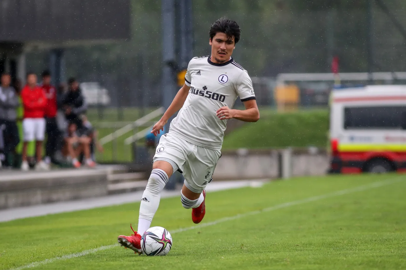 Legii Warszawa rozwiązała kontrakt z reprezentantem Uzbekistanu