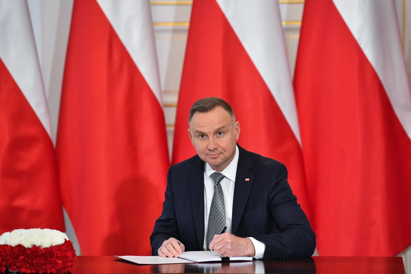 Wakacje kredytowe. Prezydent Duda podpisał ustawę, ale zastrzega...