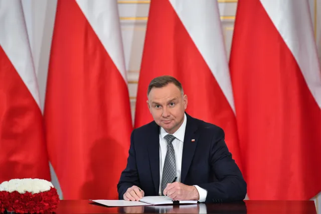 Wakacje kredytowe. Prezydent Duda podpisał ustawę, ale zastrzega...