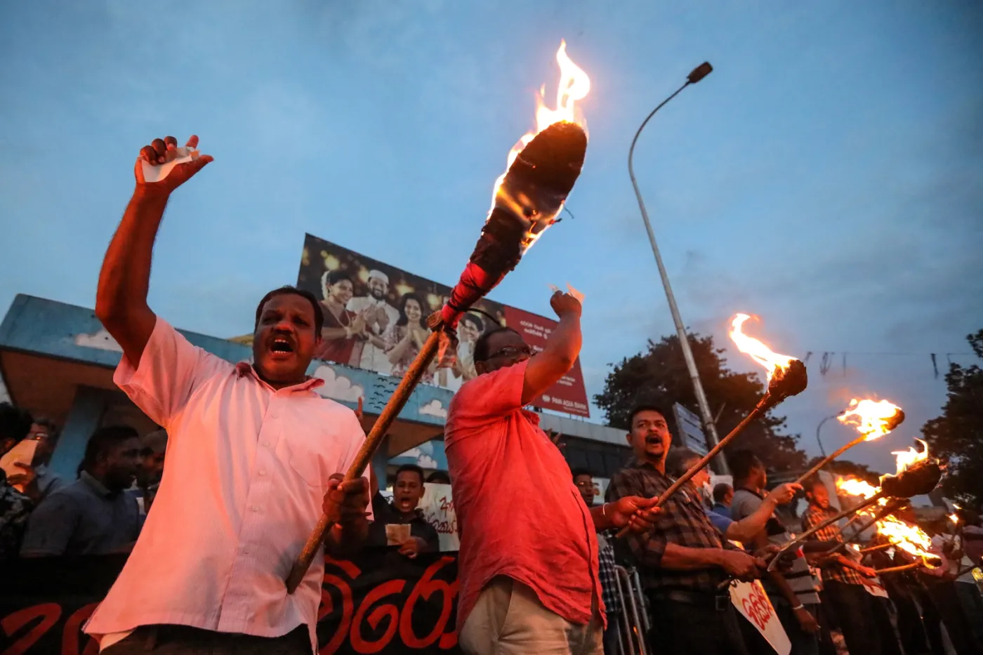 W tym państwie paliwa wystarczy na jeden dzień, starcia z policją. "Kraj jest bankrutem"