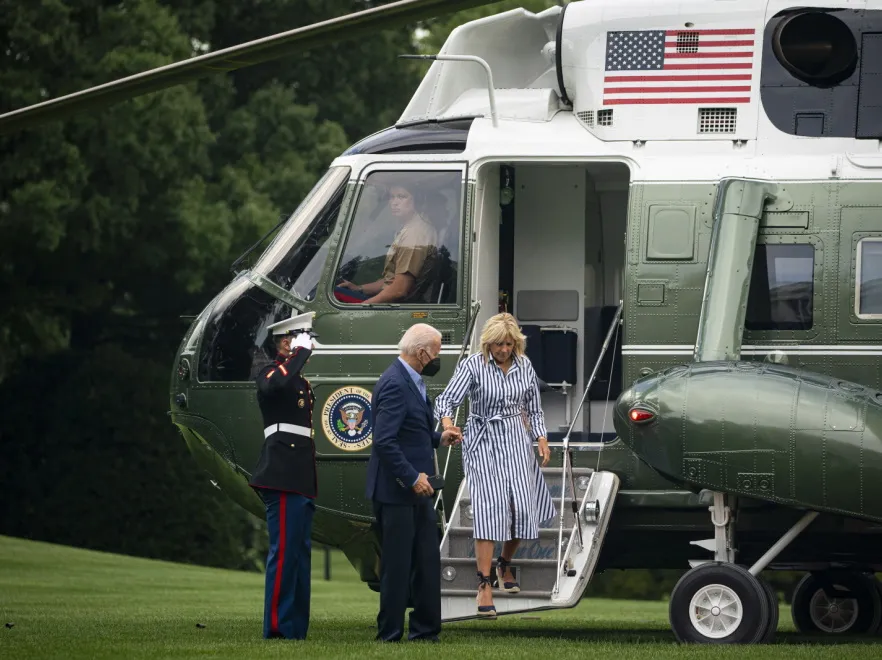 Co za dystans! Jill Biden z dodatkiem niewidywanym dotąd u pierwszych dam. FOTO