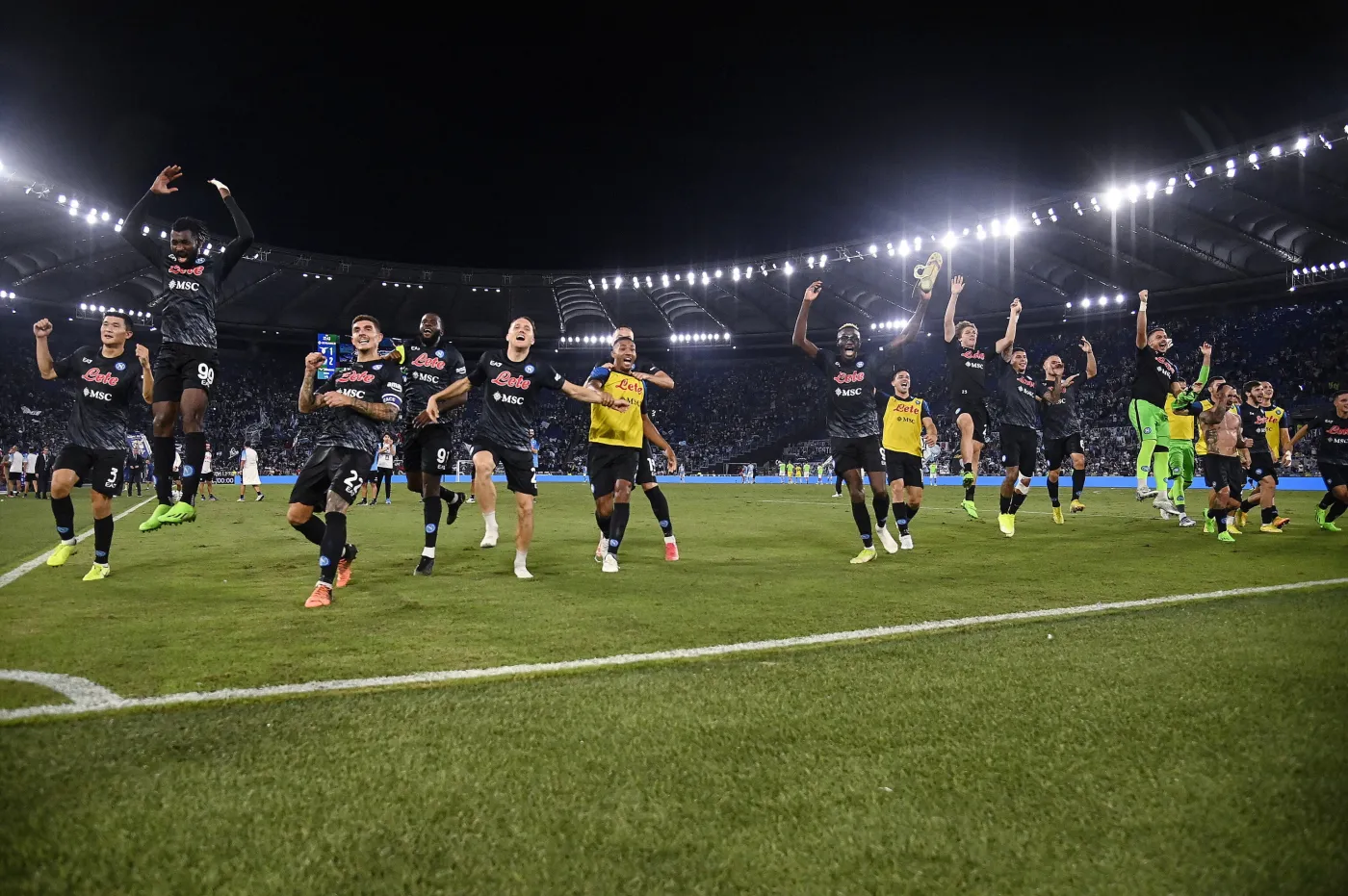 Piotr Zieliński z asystą, Napoli liderem, pięć goli w derbach Mediolanu [WIDEO]