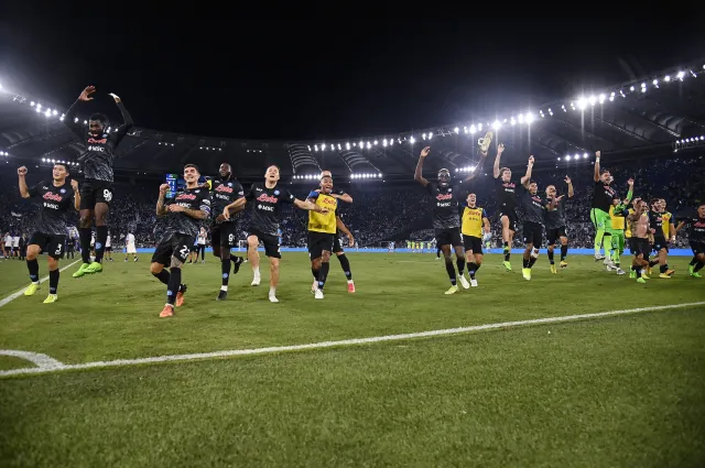 Piotr Zieliński z asystą, Napoli liderem, pięć goli w derbach Mediolanu [WIDEO]