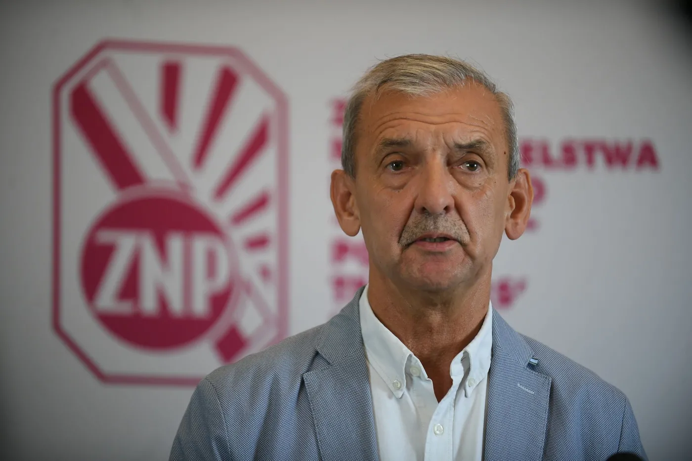 Broniarz bije w Czarnka. "Całkowity rozjazd między deklaracjami"