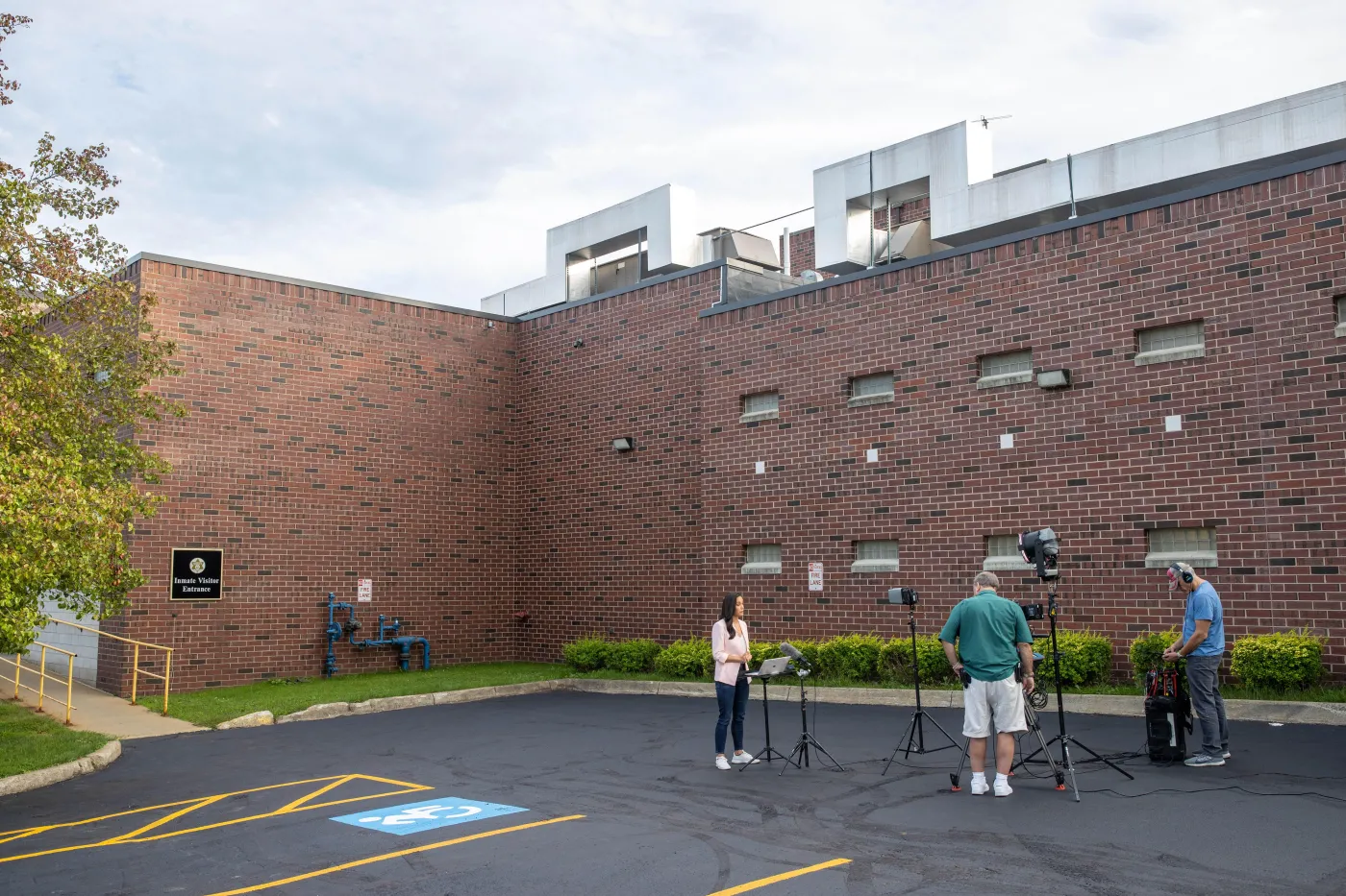 Zdziwiony, że Rushdie przeżył. Sprawca ataku postawiony w stan oskarżenia