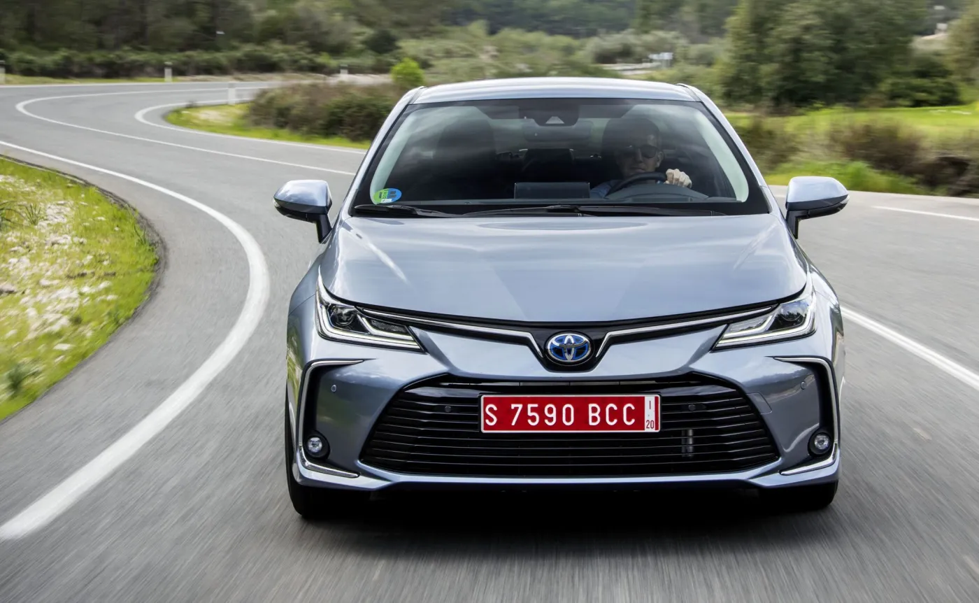 Toyota Corolla sedan dostępna od ręki. Wielka dostawa wjechała do Polski