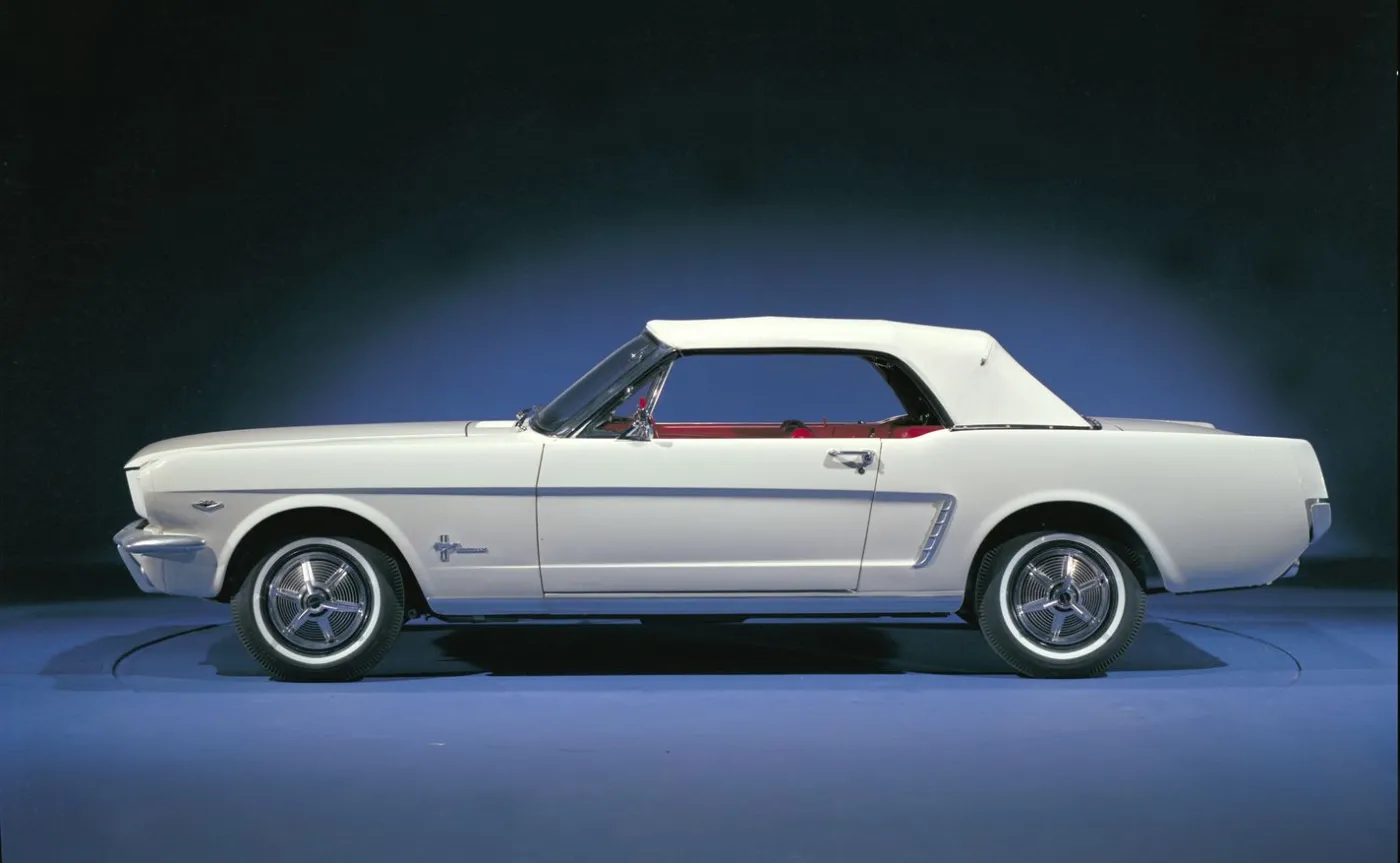ford-mustang-1965-rok-37561404.jpg