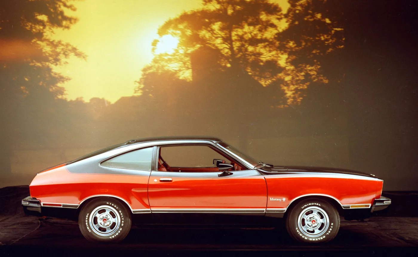 ford-mustang-1976-rok-37561415.jpg