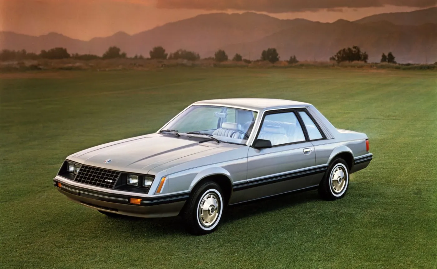 ford-mustang-1981-rok-37561425.jpg