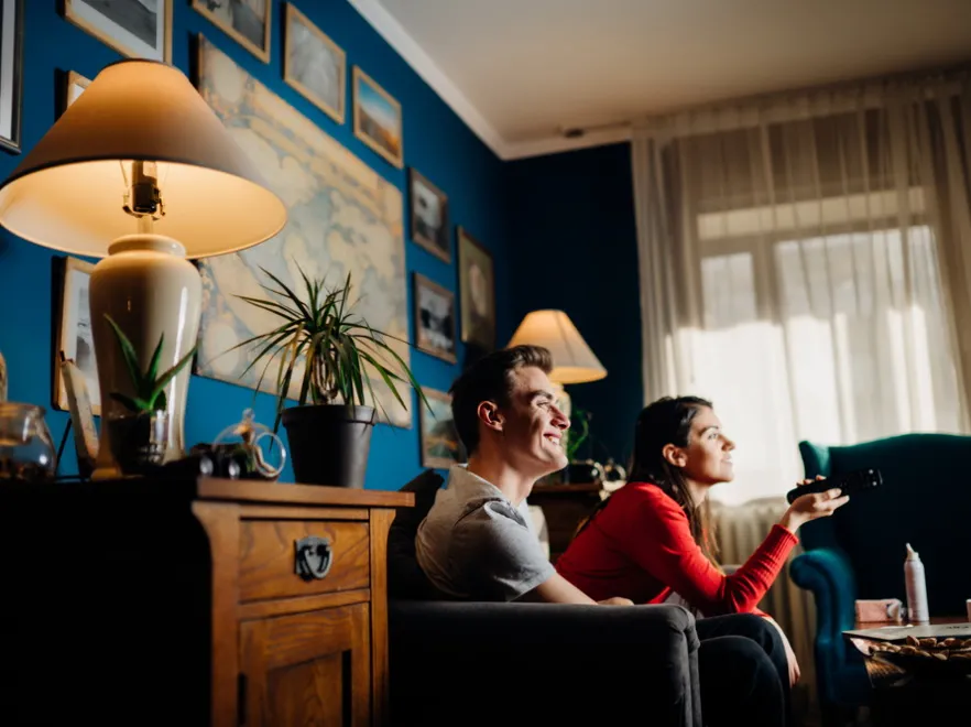 Przyjrzyj się uważnie temu, co oglądasz. Oto jak seriale kształtują modne trendy