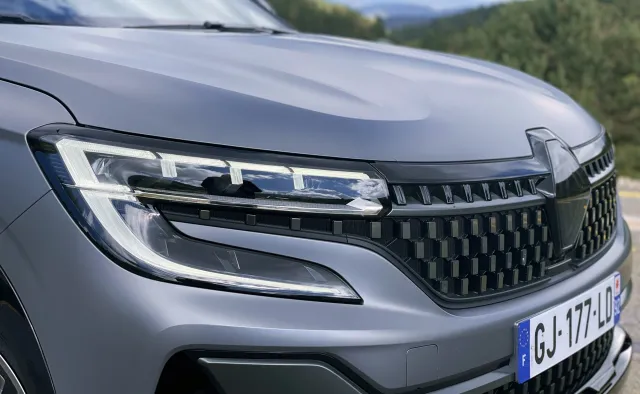 Nowe Renault Austral pogrzebało Kadjara. Francuzi poszli va banque, ale trochę przedobrzyli