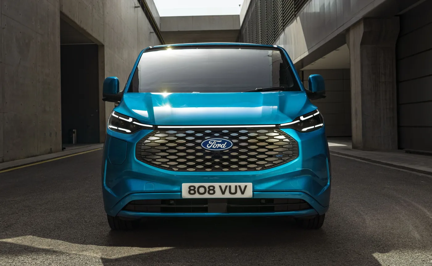 ford-etransit-custom-37451466.jpg
