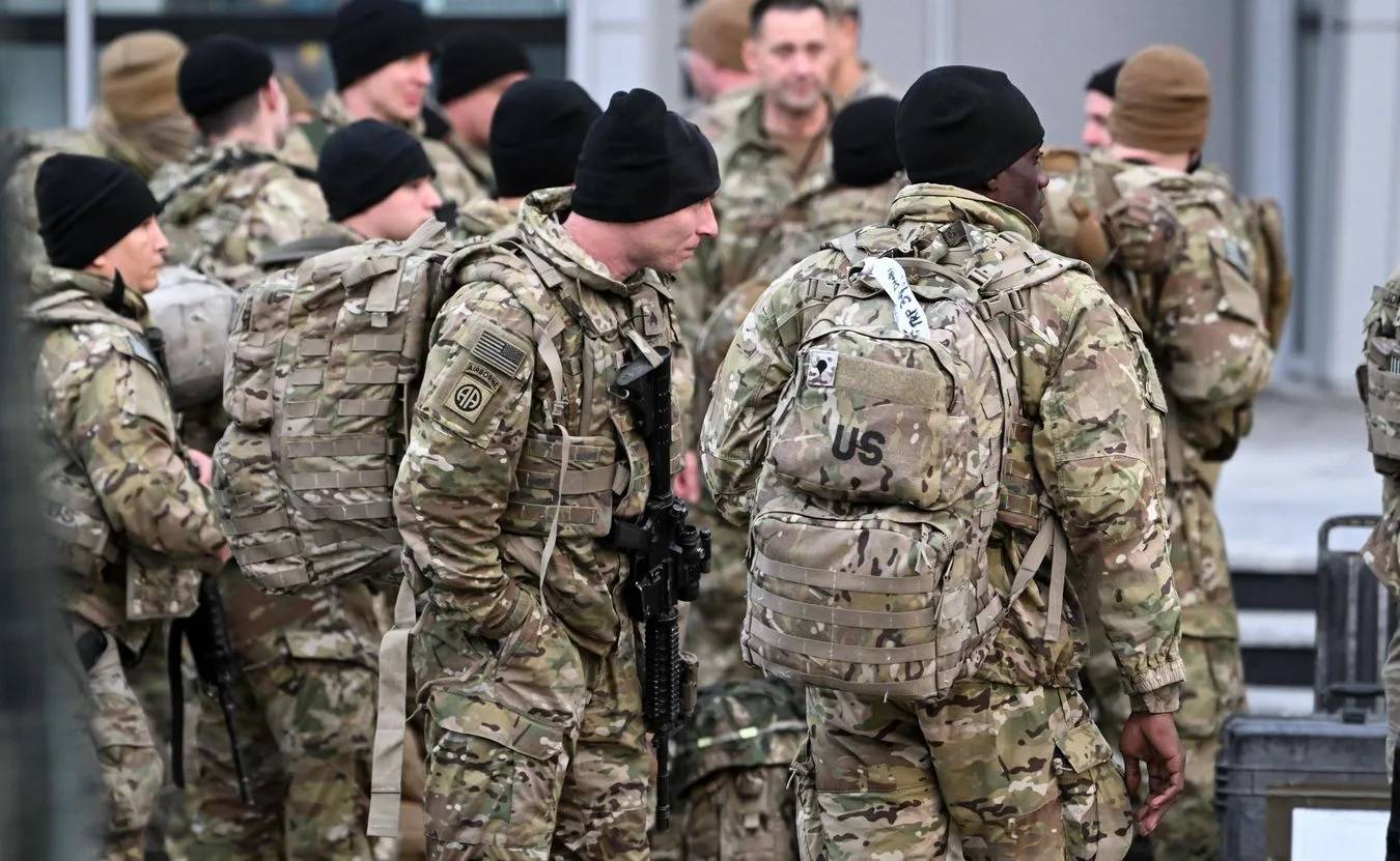 Amerykański żołnierz ma "trzymać się z dala od białych kobiet". Niepokojące nagranie z centrum handlowego