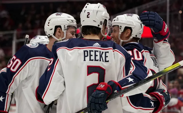 Liga NHL. Wygrane Blue Jackets i Penguins, Tarasow obronił 47 strzałów