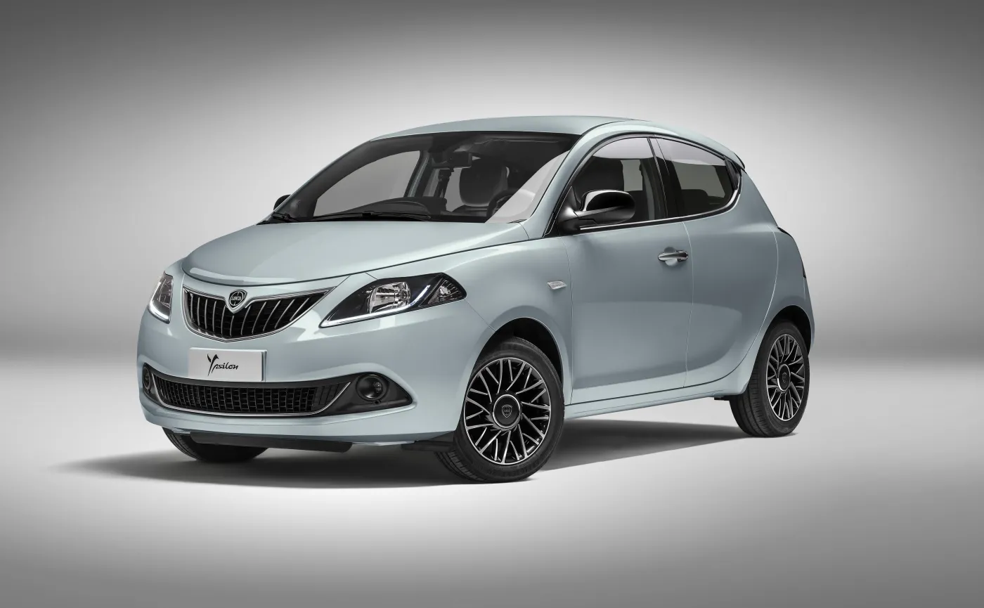 Lancia Ypsilon zaskakuje liftingiem. Maluch z Polski podbija serca Włochów