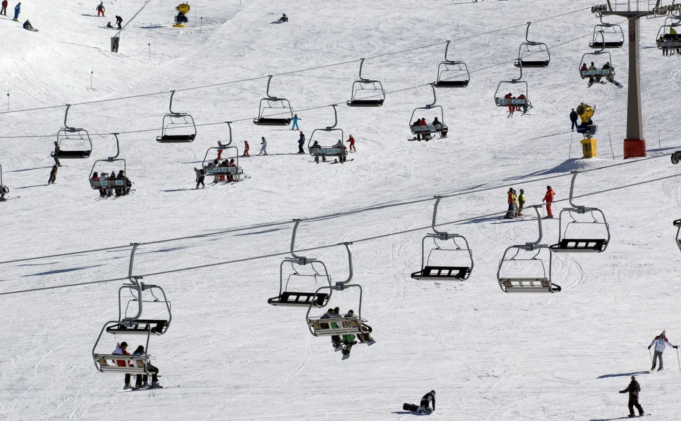 W górach aura łaskawa dla narciarzy. Trasy wciąż otwarte