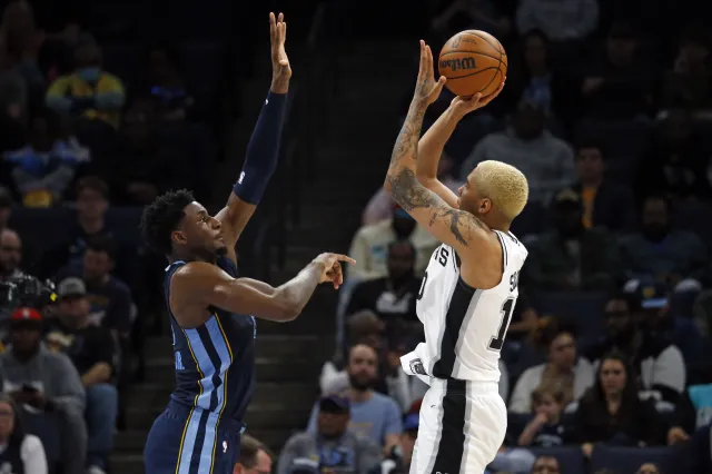 Efektowny wsad Sochana, rekord Browna, double-double Tatuma [WIDEO]