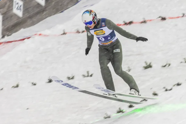 Norwegowie mają problem. Na Turniej Czterech Skoczni polecieli bez... krawca