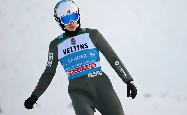 Kombinezony Graneruda pod specjalnym nadzorem. Każdy oglądany jest przez lupę