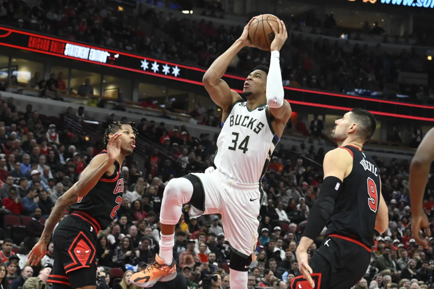 Antetokounmpo kontuzjowany, Bucks wygrali z Bulls dwoma punktami [WIDEO]