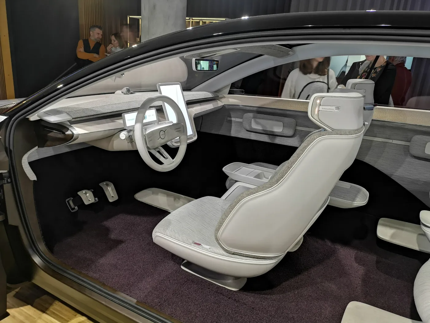 volvo-concept-recharge-37710156.jpg