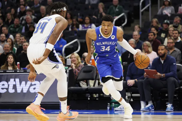 16. z rzędu wygrana Bucks, debiut Duranta w Suns [WIDEO]