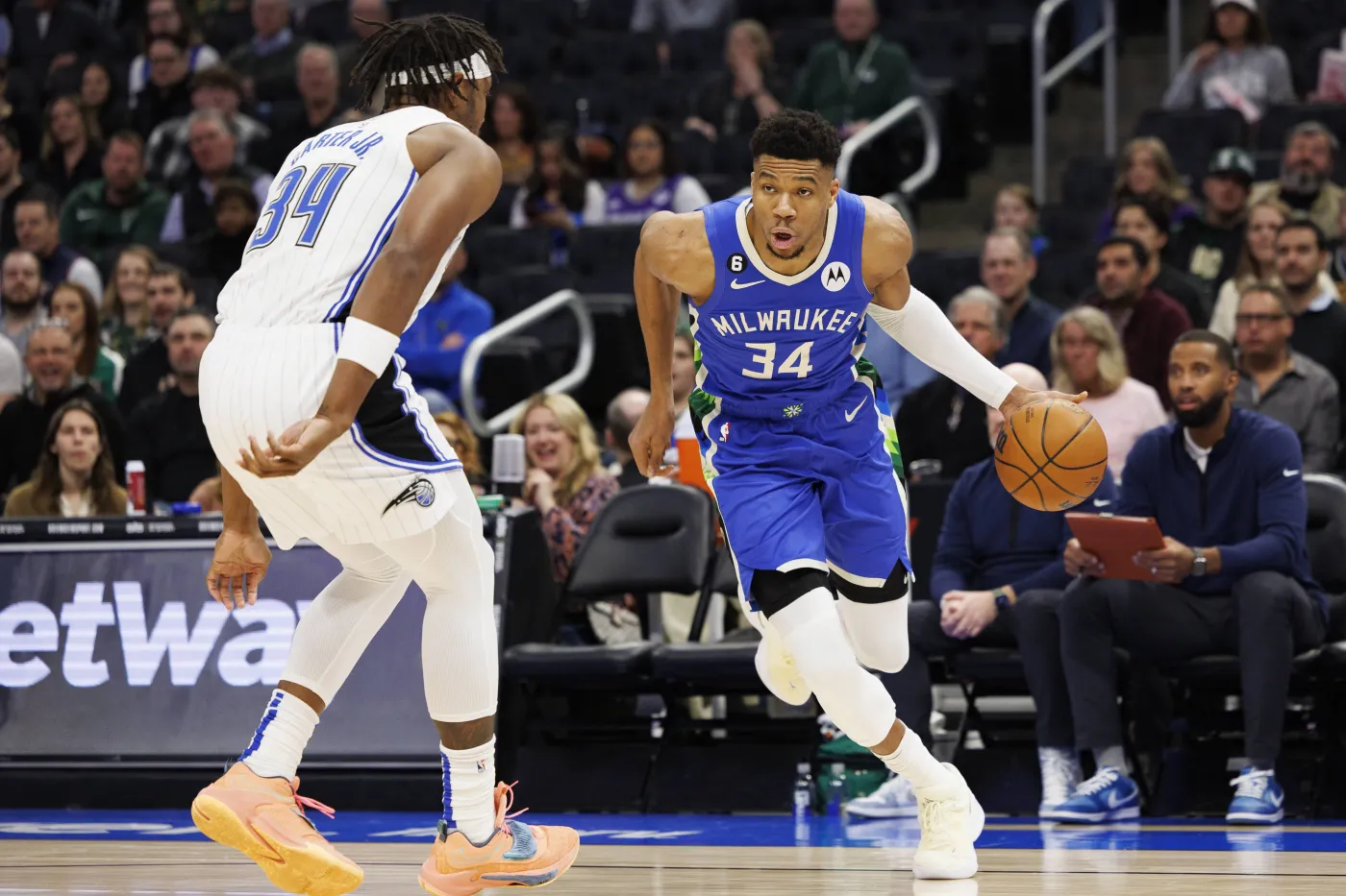 16. z rzędu wygrana Bucks, debiut Duranta w Suns [WIDEO]