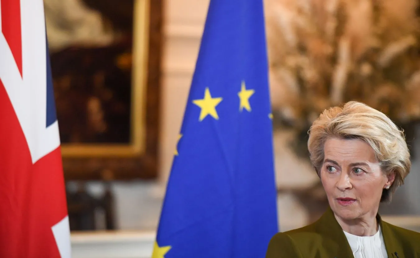 Afera wokół spotkania króla Karola III z von der Leyen. "Bardzo poważny błąd"